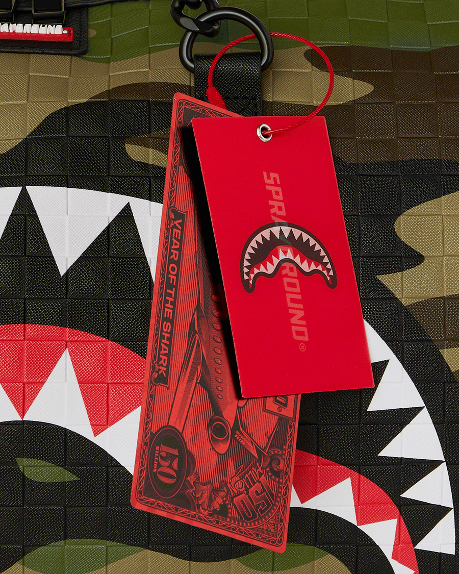 WOODLAND CAMO CHECK CHAIN DUFFLE